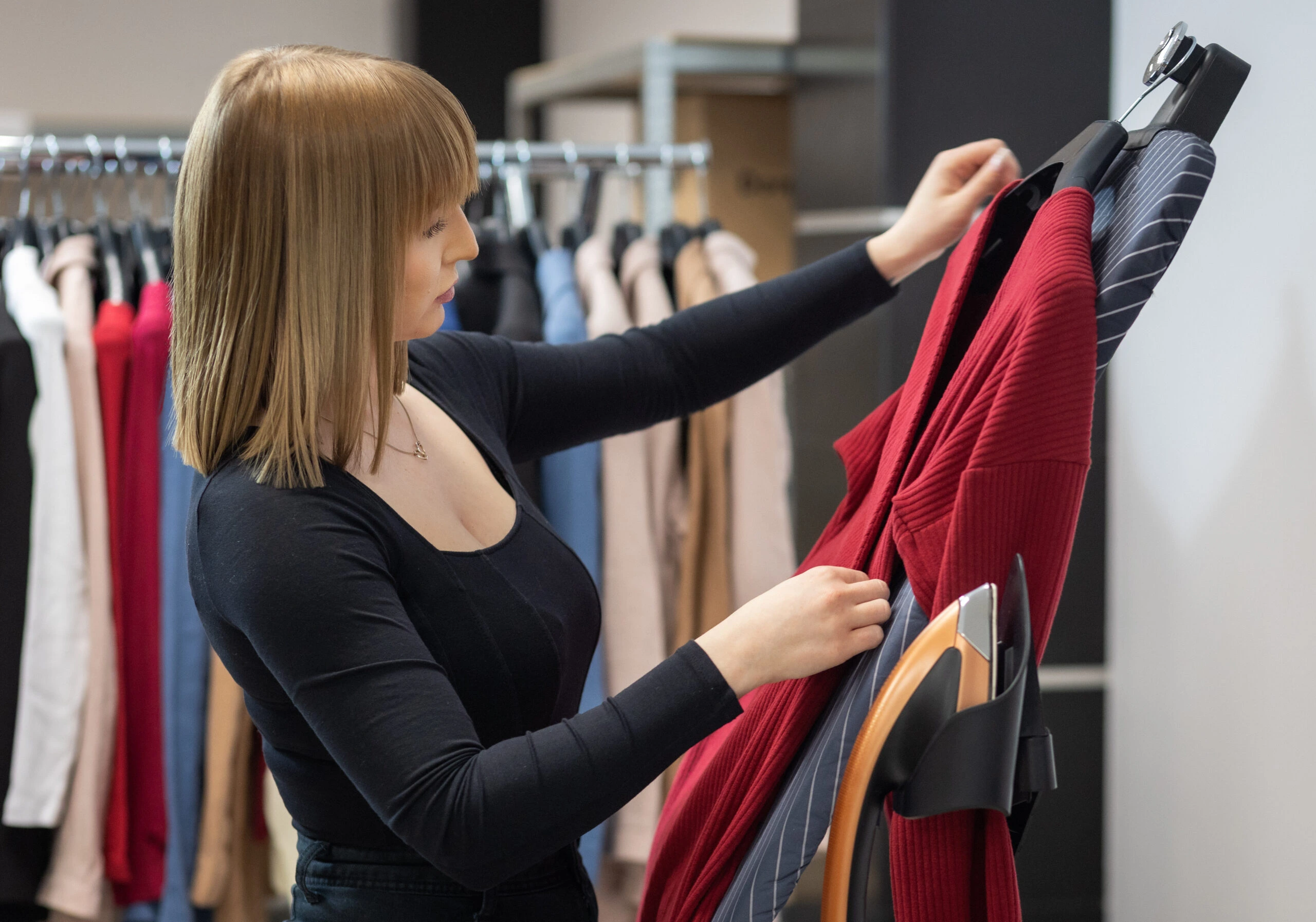 Rozpatrywanie zwrotów i odświeżanie odzieży